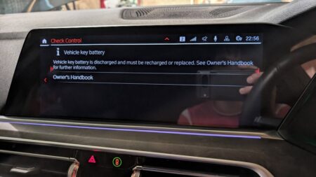 iDrive Check Control screen with the vehicle key battery message