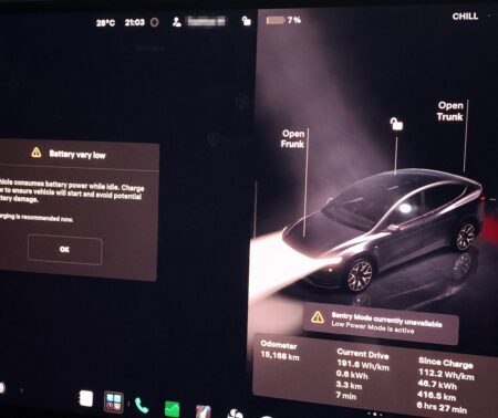 Model YL dash display showing 28 degrees ambient with 7 percent battery remaining