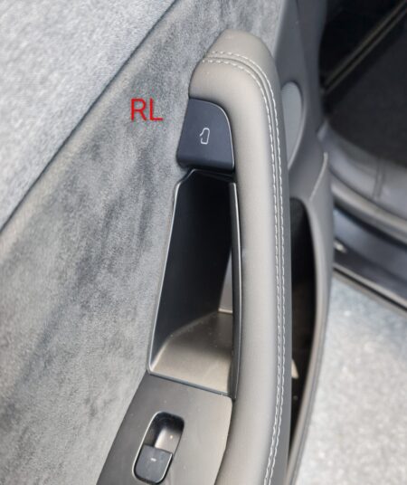 Left rear door (RL) under the door pull before fitting