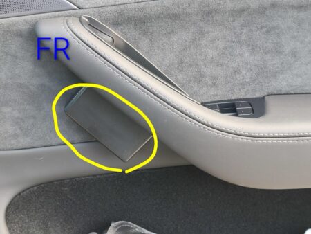 Right front door (FR) with the storage box fitted, seen from the side