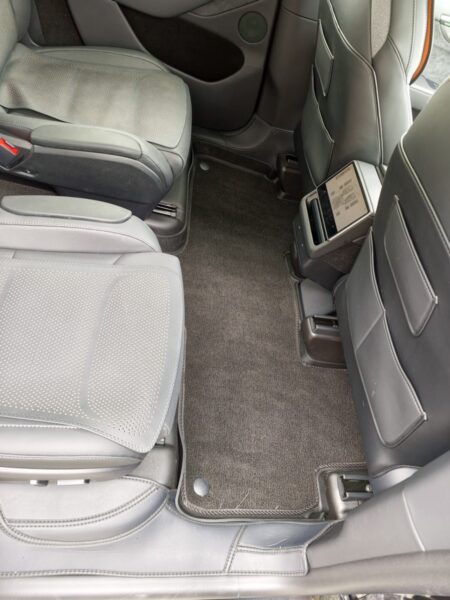 The second row footwell with the third row behind