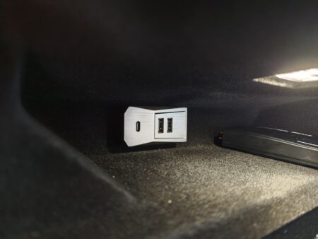 Glovebox USB hub installed in the Model YL