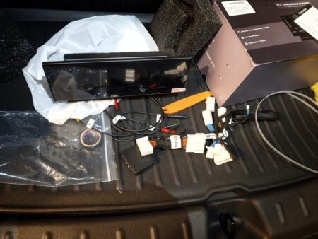 The display unit with its wiring kit as delivered