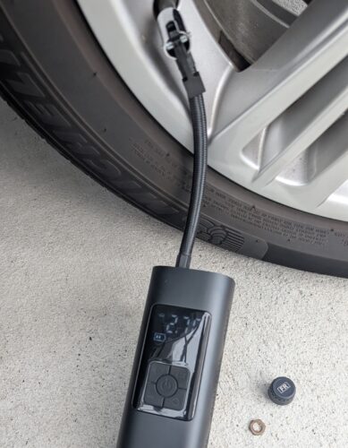 Re-inflating the repaired tyre with a portable inflator