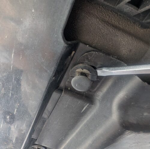 f25-fuelfilter-replace202505-coverclipremove