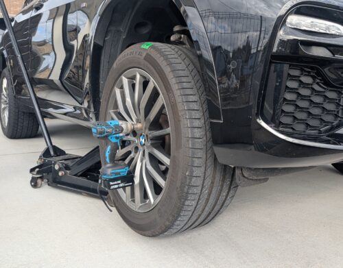 g05-tyrechange202511-18vwrench