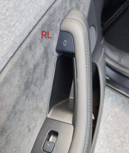 Left rear door (RL) under the door pull before fitting