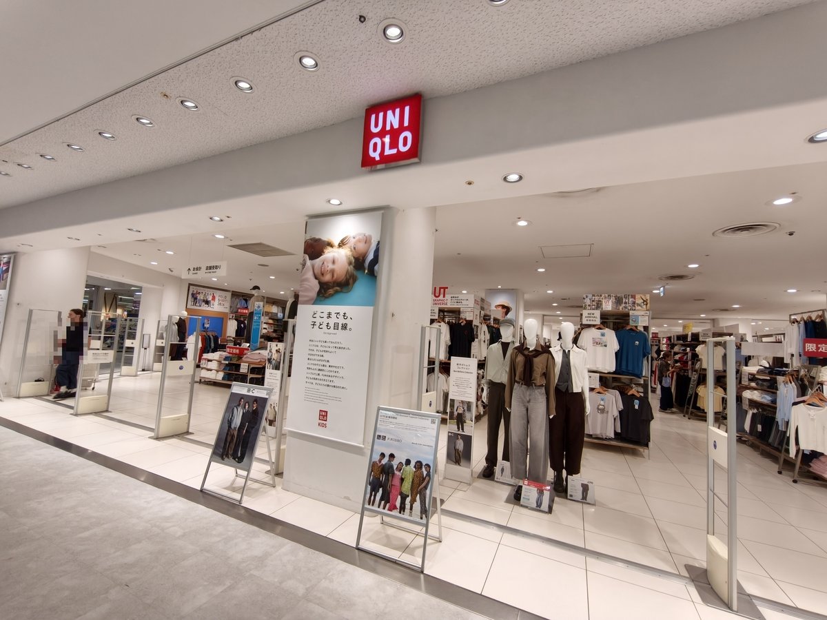 kyoto family内のユニクロ店内入口