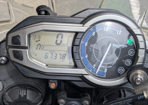 タイガー800のメーター。走行距離67,378km