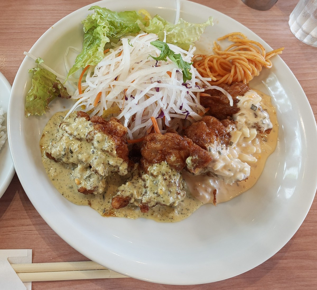 チキン南蛮とパスタとサラダのワンプレート