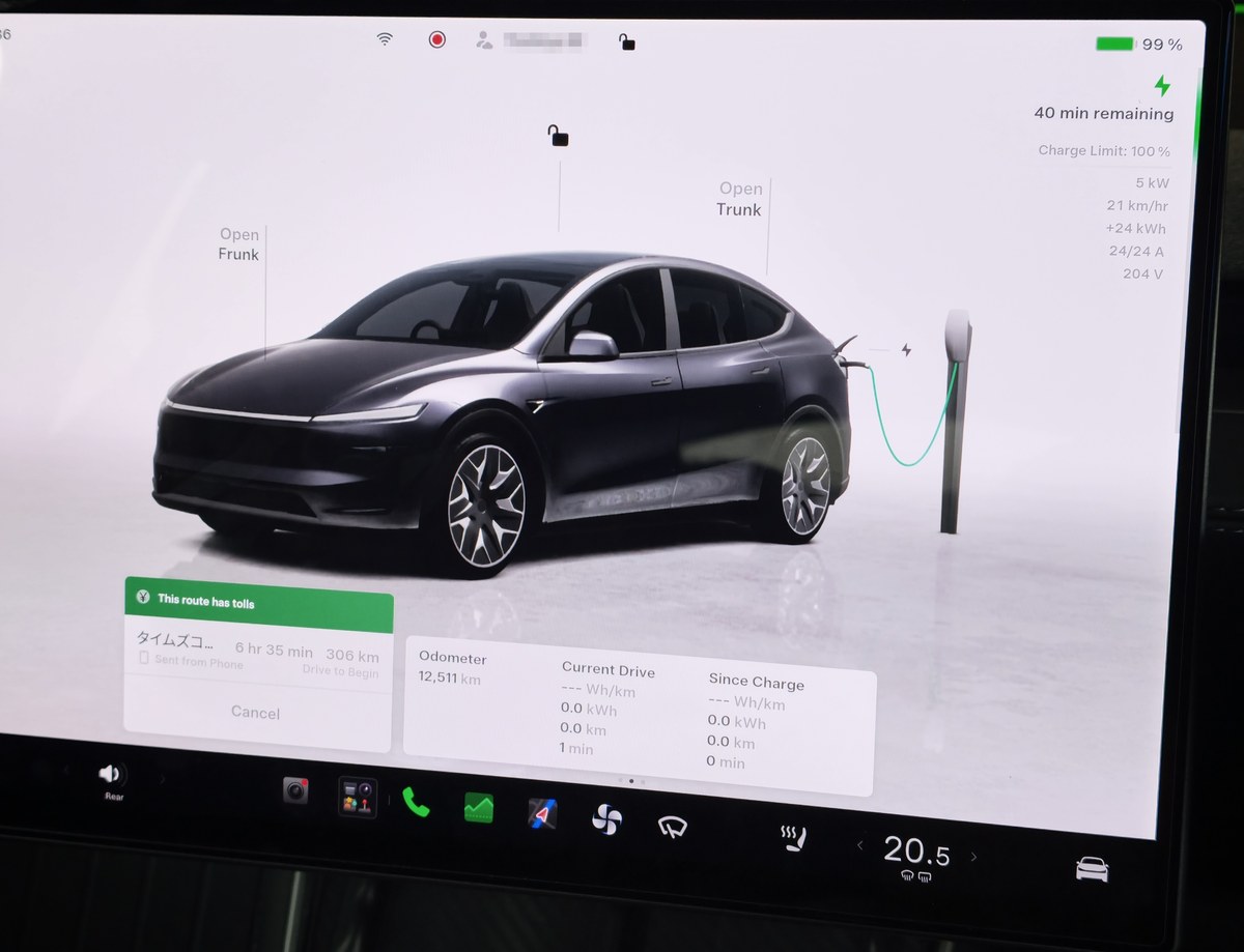 Model YLの車載画面。残量99%、オドメーターは12,511km