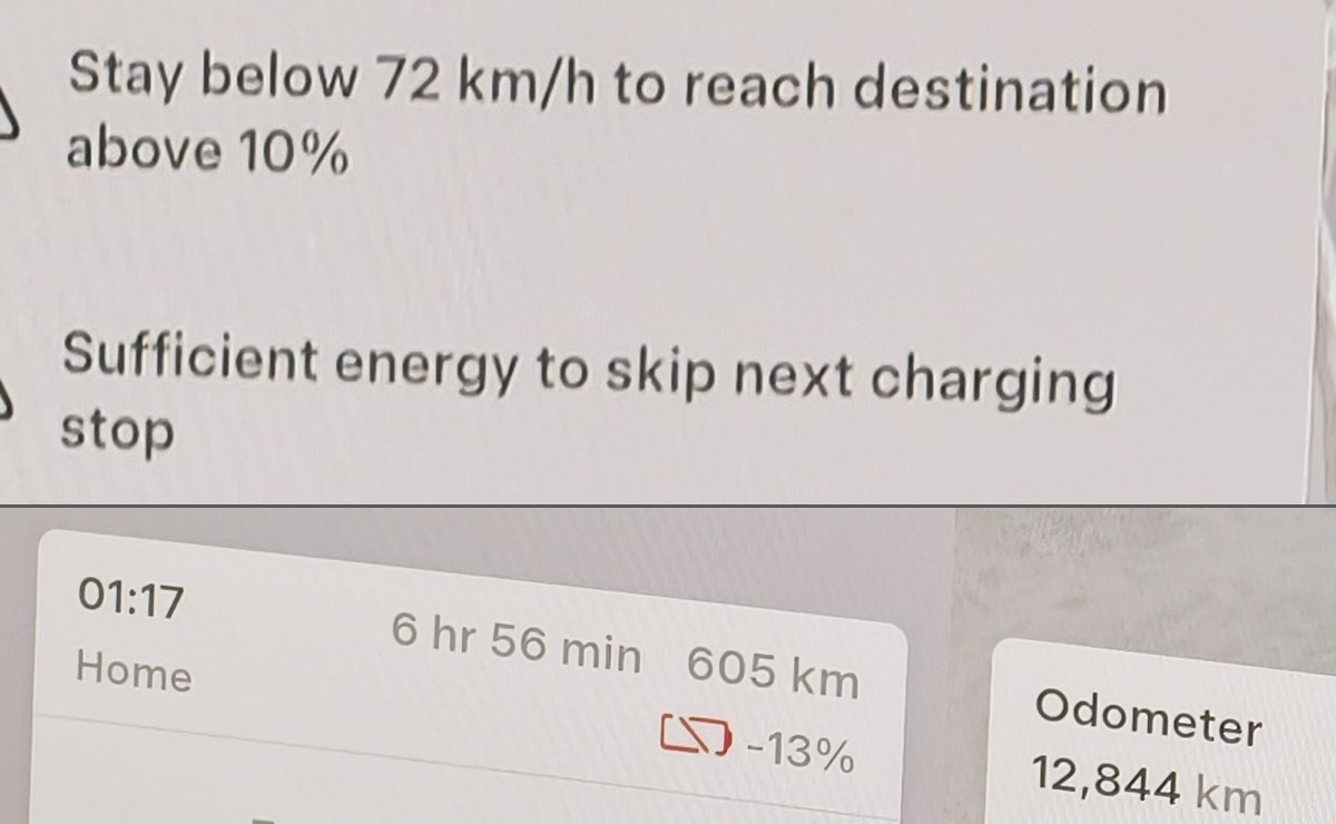 Model YLのナビ画面2枚。上は時速72km/h以下で走れば残量10%以上で到着できるという表示と、次の充電スポットを飛ばせるという表示。下は01時17分着・6時間56分・605km・到着時マイナス13%とオドメーター12,844km