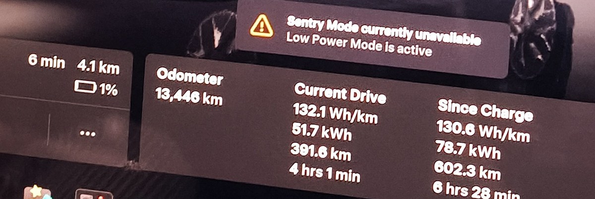 Model YLの車載画面。残量1%、オドメーター13,446km、前回充電からの区間は130.6Wh/km・78.7kWh・602.3km・6時間28分