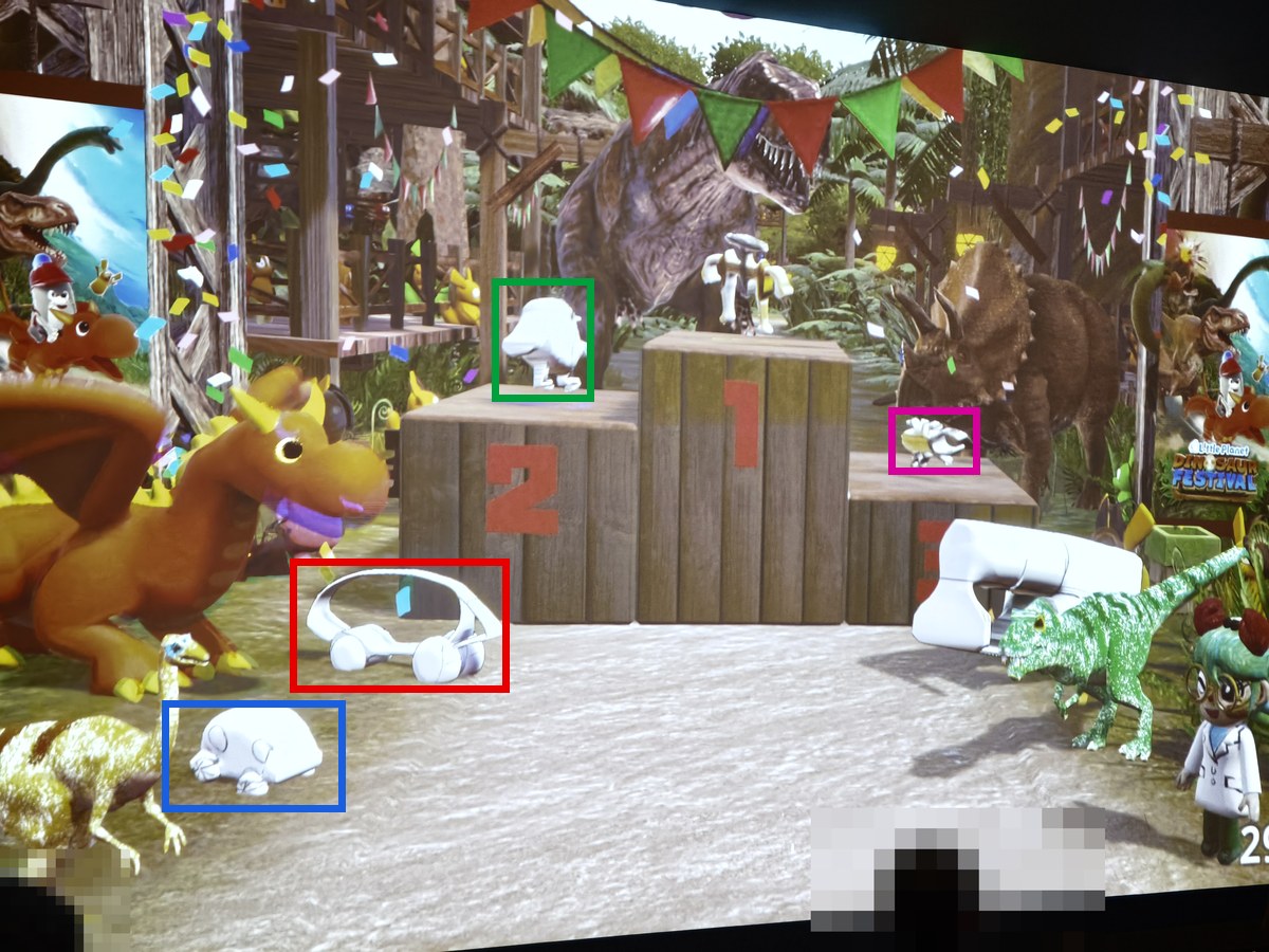 お絵かき3Dレーシングの画面。用紙と同じ色の枠が自分たちの描いた作品