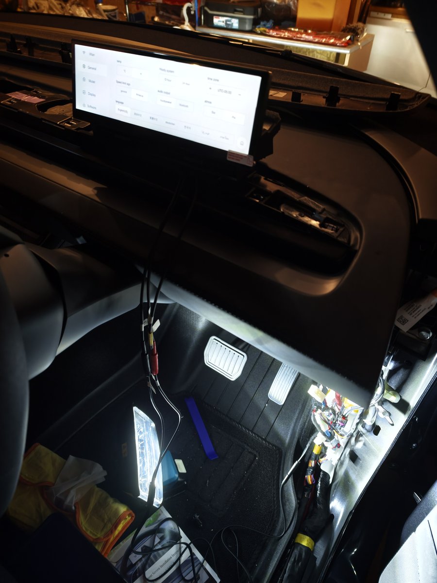 仮接続で点灯したメーターディスプレイ
