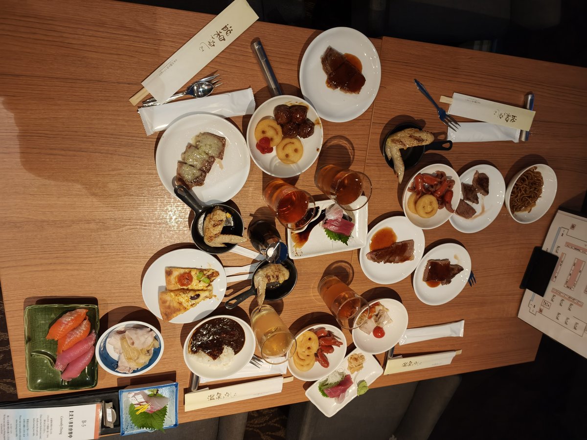 夕食ビュッフェで取ってきた料理
